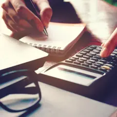 Obniżona stawka odsetek za zwłokę: kiedy i jak skorzystać?
